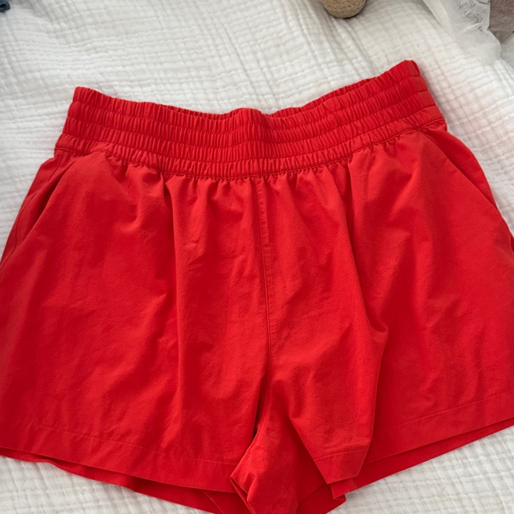 Athleta Women's weekend run Shorts